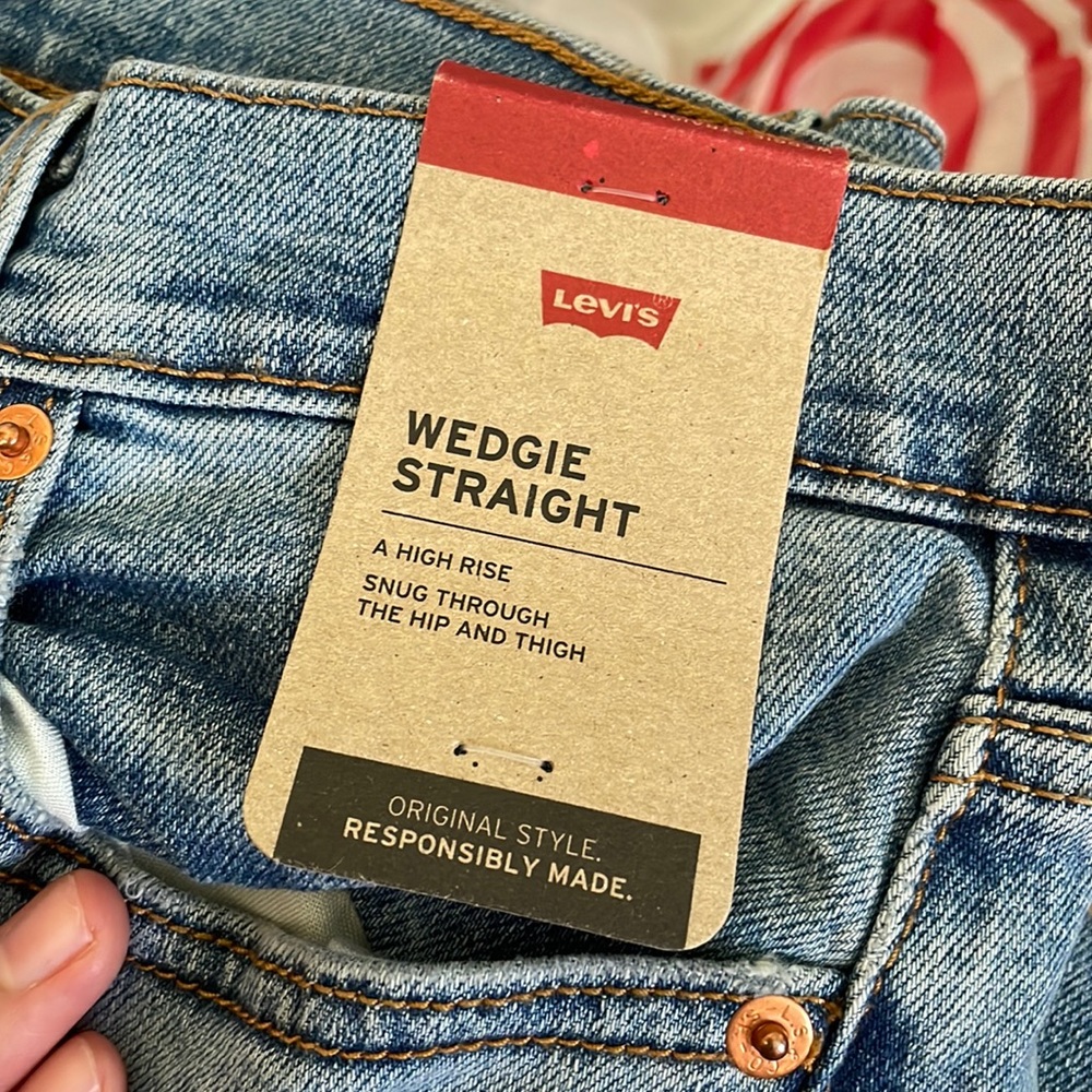 Levi's® Women's High-Rise
Wedgie Straight Cropped Jeans